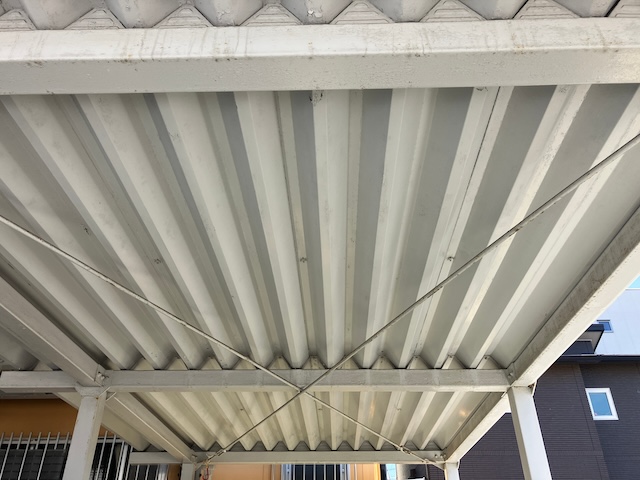 名古屋市昭和区にて折板屋根の塗装工事・塗装の剥がれがあり折板屋根の塗装工事をしました